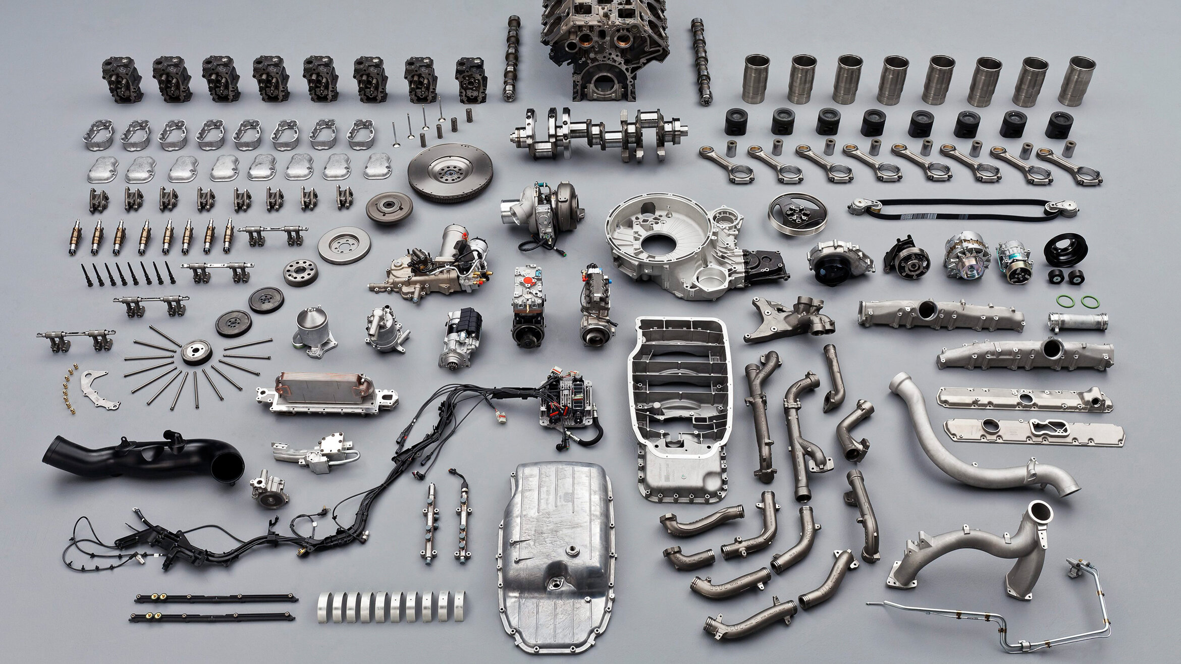 Scania V8 engine in parts in studio.
Photo: Dan Boman 2011